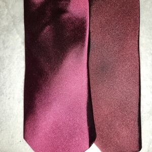 Elegant Burgundy Silk Tie